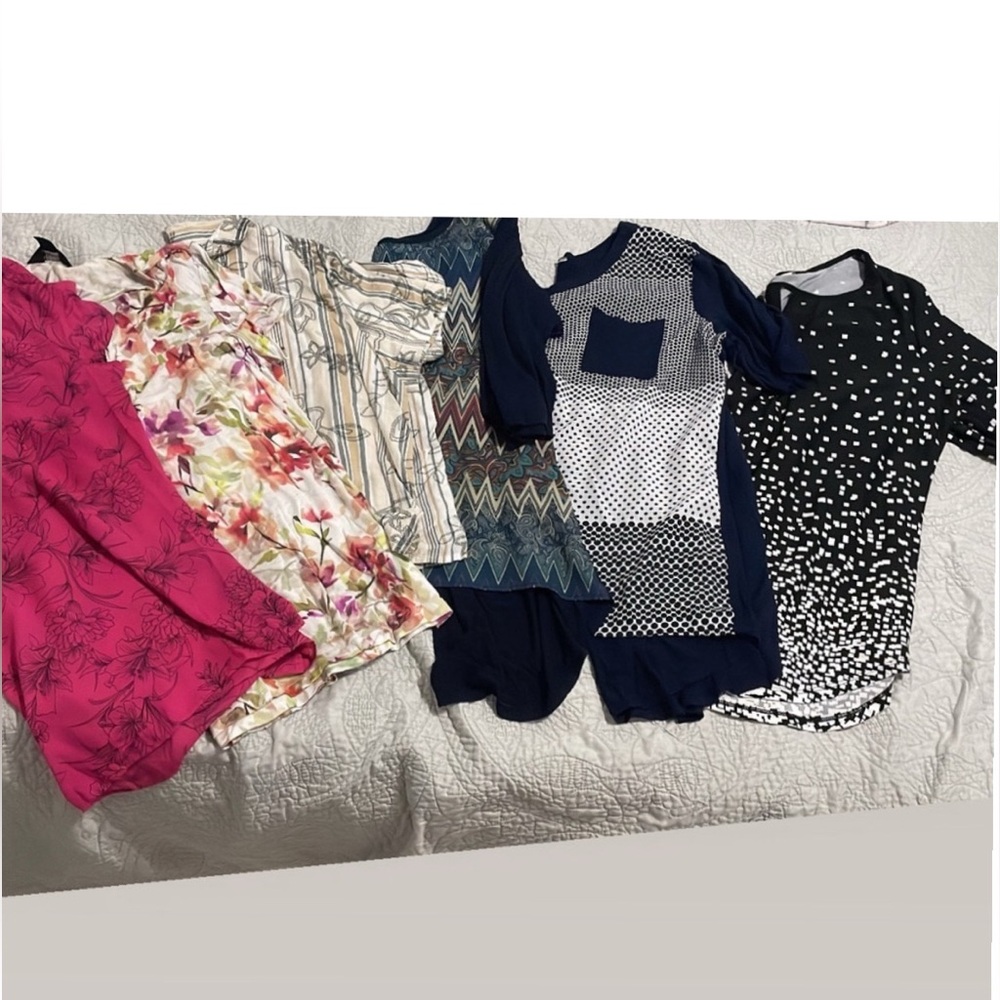 Bundle of 6 casual tops ladies woman blouses pullovers tops in size L. Like new.